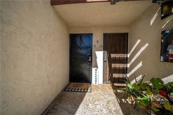 Entrance of a residential building with two doors labeled C 13 and C 14.