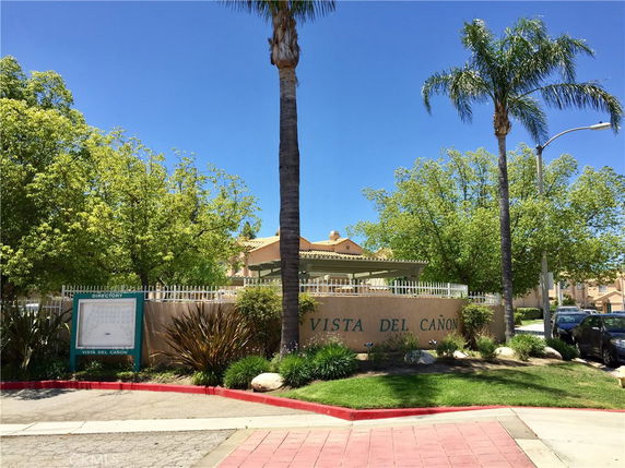 Front view of a residential apartment complex named Vista Del Canon.