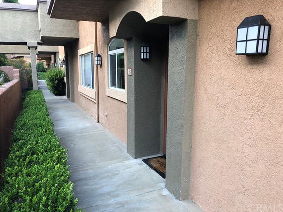 Front view of an entrance to a residential building with a walkway.