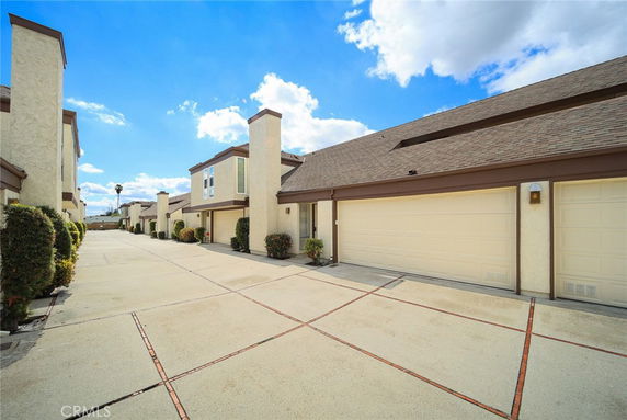 Front view of a row of modern townhouses with driveways