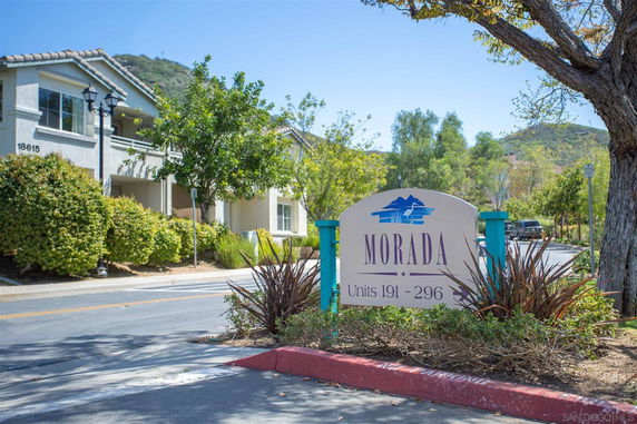 View of a residential area with a sign for 'Morada' in the foreground.