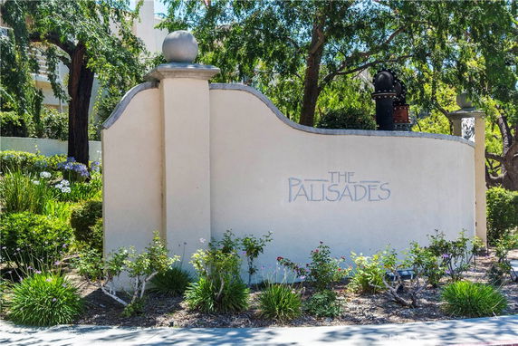 Front view of a decorative entrance wall with 'The Palisades' written on it.