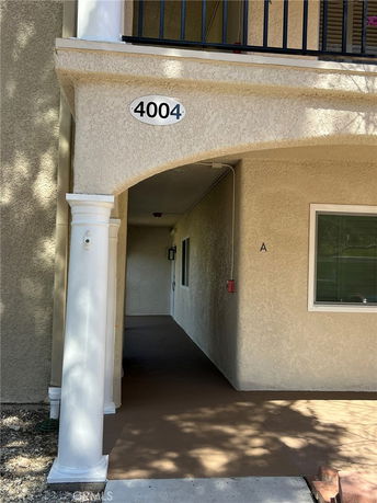 Front view of a two-story building entrance with a column and address number 4004.