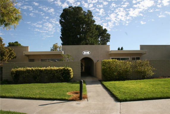 Front view of a single-story house with an archway entrance.