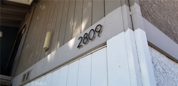 Front view of a house with address number 2809.