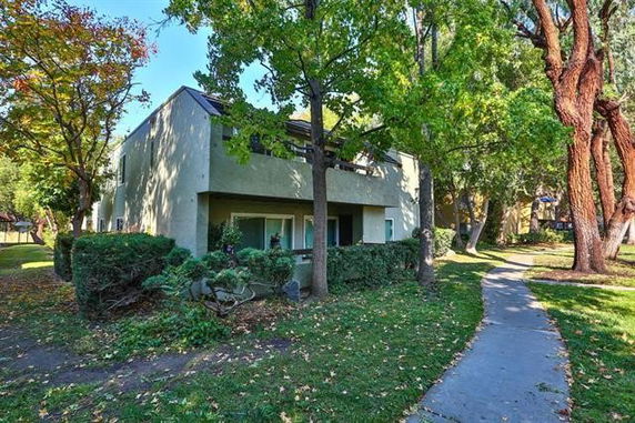 Front view of a two-story residential building with a flat roof and balcony.