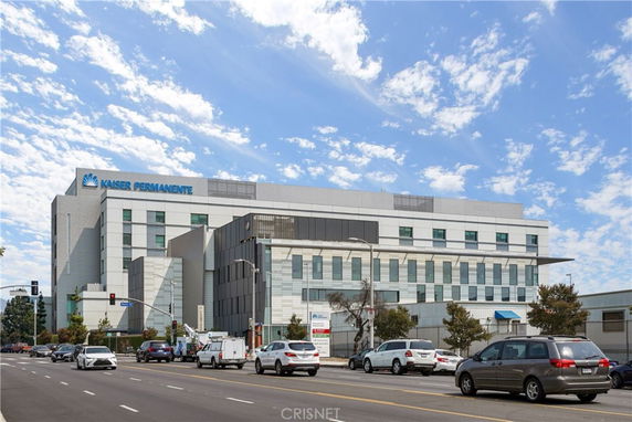 Front view of a multi-story hospital building with a prominent sign.