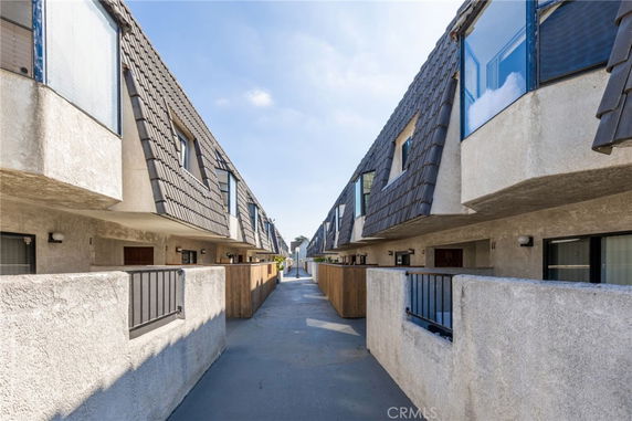 Front view of an apartment building with a central walkway.