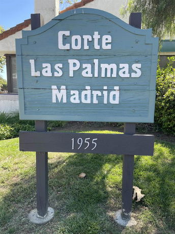 Signboard displaying 'Corte Las Palmas Madrid' with the number 1955 beneath.