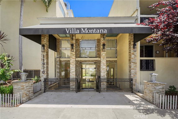 Front view of a building entrance with signage 'Villa Montana'.