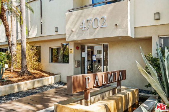 Front view of a building with entrance and signage reading 'PALMIA'.