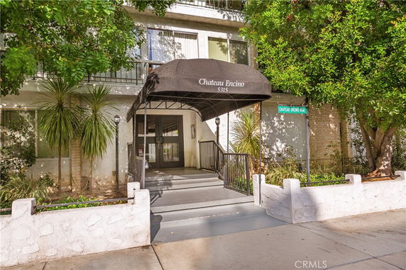 Front view of a building with an entrance canopy labeled 'Chateau Encino'.