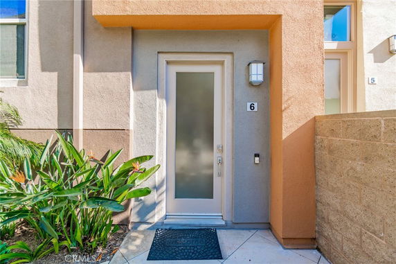Front entrance of a house with a frosted glass door and house number 6.