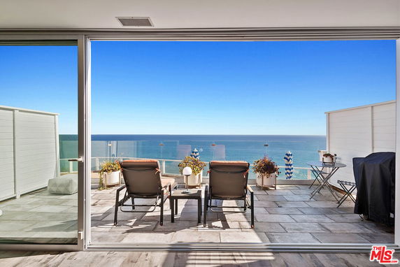 Terrace with lounge chairs and sea view