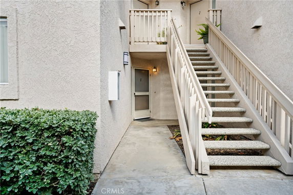 Entrance view of an apartment building with stairs.