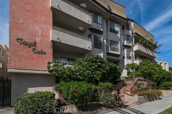 Front view of a multi-story residential building named 'Royal Oaks'.