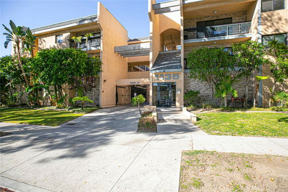 Front view of a three-story residential building with balconies.