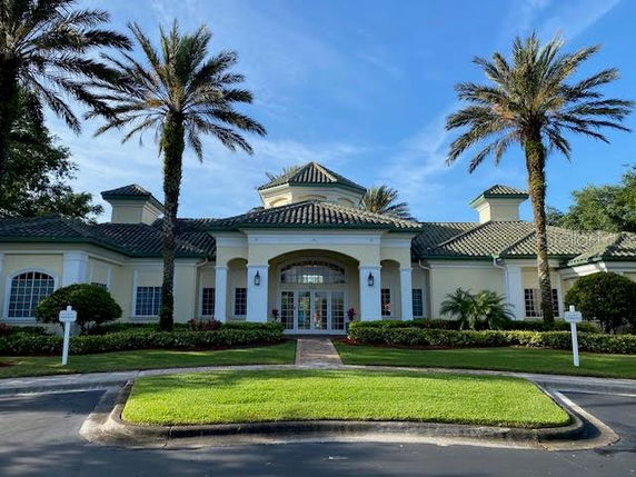 Front view of a building with a green roof and columns.