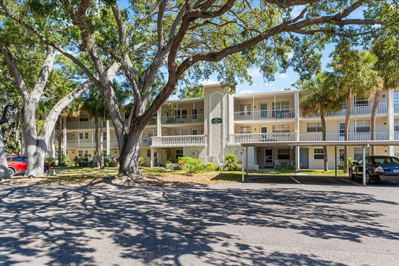 Front view of a three-story residential building with balconies.
