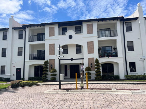 Front view of a three-story residential building with balconies.