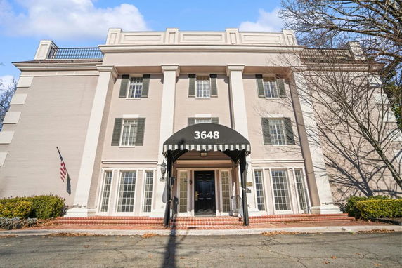 Front view of a building with a central entrance and columns.