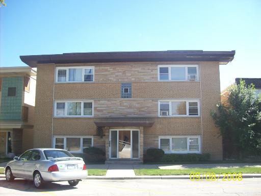 Front view of a three-story apartment building.