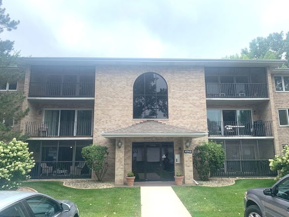 Front view of a three-story apartment building with balconies.