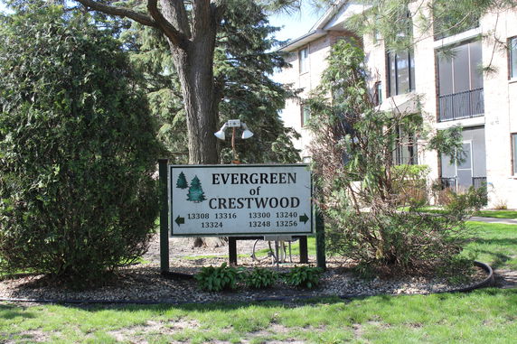 Front view of a building with a sign that reads 'Evergreen of Crestwood.'