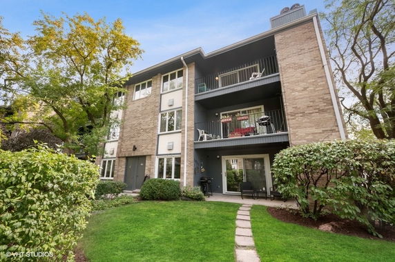 Front view of a three-story apartment building with balconies.