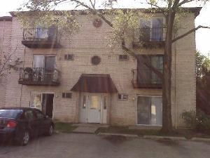 Front view of a three-story apartment building with balconies.