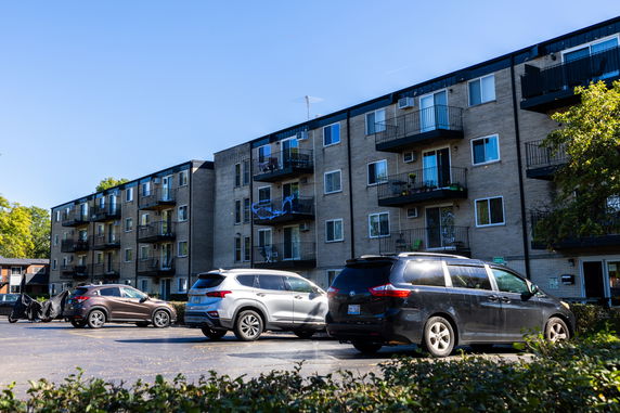 Front view of a four-story apartment building with balconies.