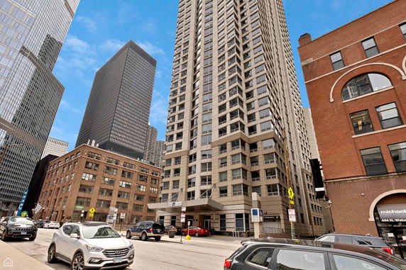 Front view of a high-rise building in an urban setting