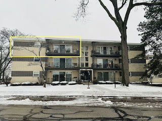 Front view of a multi-story apartment building in winter.