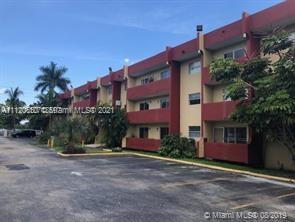 Front view of a three-story apartment building with balconies.
