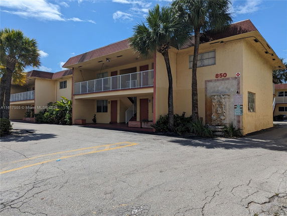 Front view of a two-story building with a balcony and numbered address 850.
