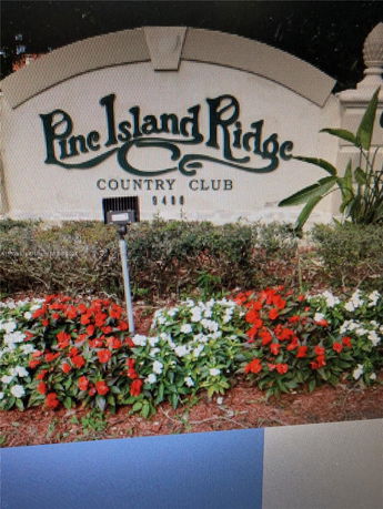 Sign at the entrance of Pine Island Ridge Country Club.