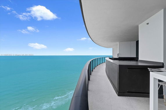 Curved balcony with a panoramic ocean view.
