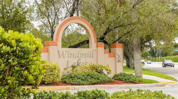 Entrance sign for Windmill Lakes community.