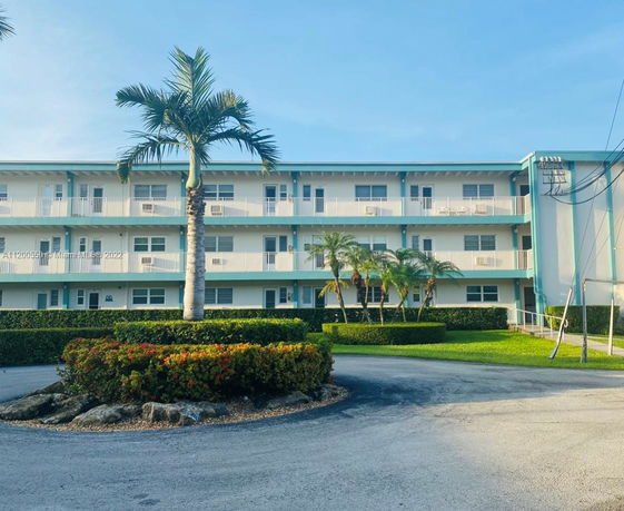Front view of a three-story building with balconies.