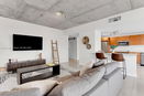 miamire/35ccf81ee0153254e03f6170d475978b.jpg?width=131&height=105&format3=webp