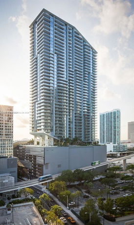 Front view of a tall modern skyscraper.