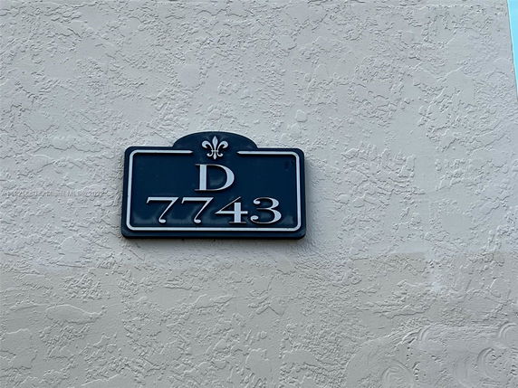 Wall section with decorative address plaque D 7743.