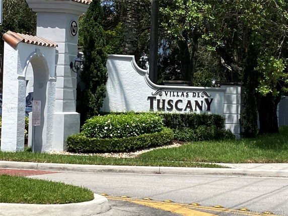 Entrance signage and archway of a residential complex named Villas de Tuscany.