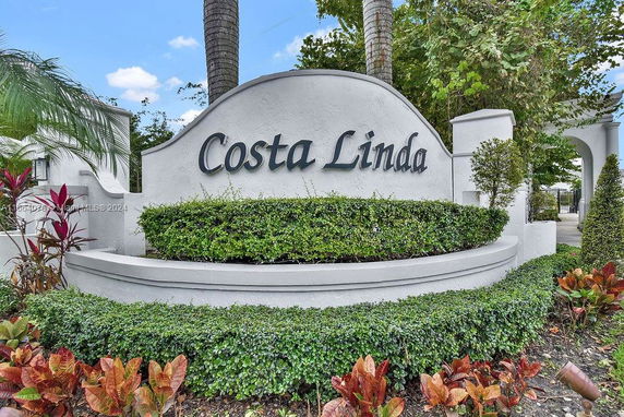 Entrance view with a decorative wall displaying the name Costa Linda.