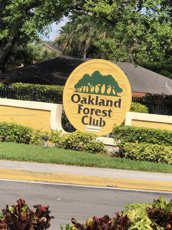 Entrance sign of Oakland Forest Club condominium.
