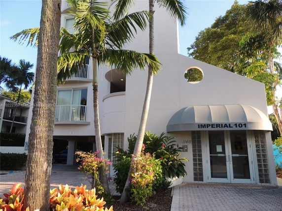 Front view of a multi-story building with balconies and an entrance labeled 'IMPERIAL 101'.