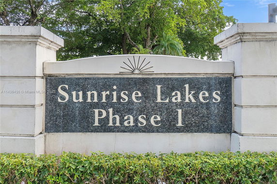 Sign with 'Sunrise Lakes Phase 1' written on it.
