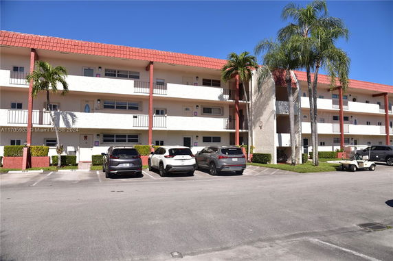Front view of a three-story residential building with balconies.