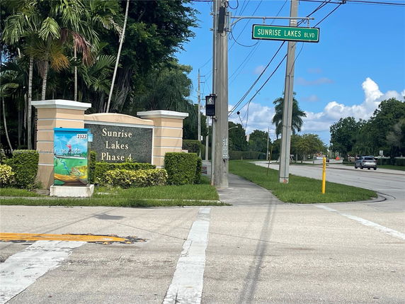 Front view of the entrance to Sunrise Lakes Phase 4.
