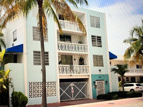 Front view of a four-story residential building with balconies.